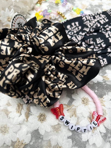 It's Me, Hi Satin Scrunchie Black