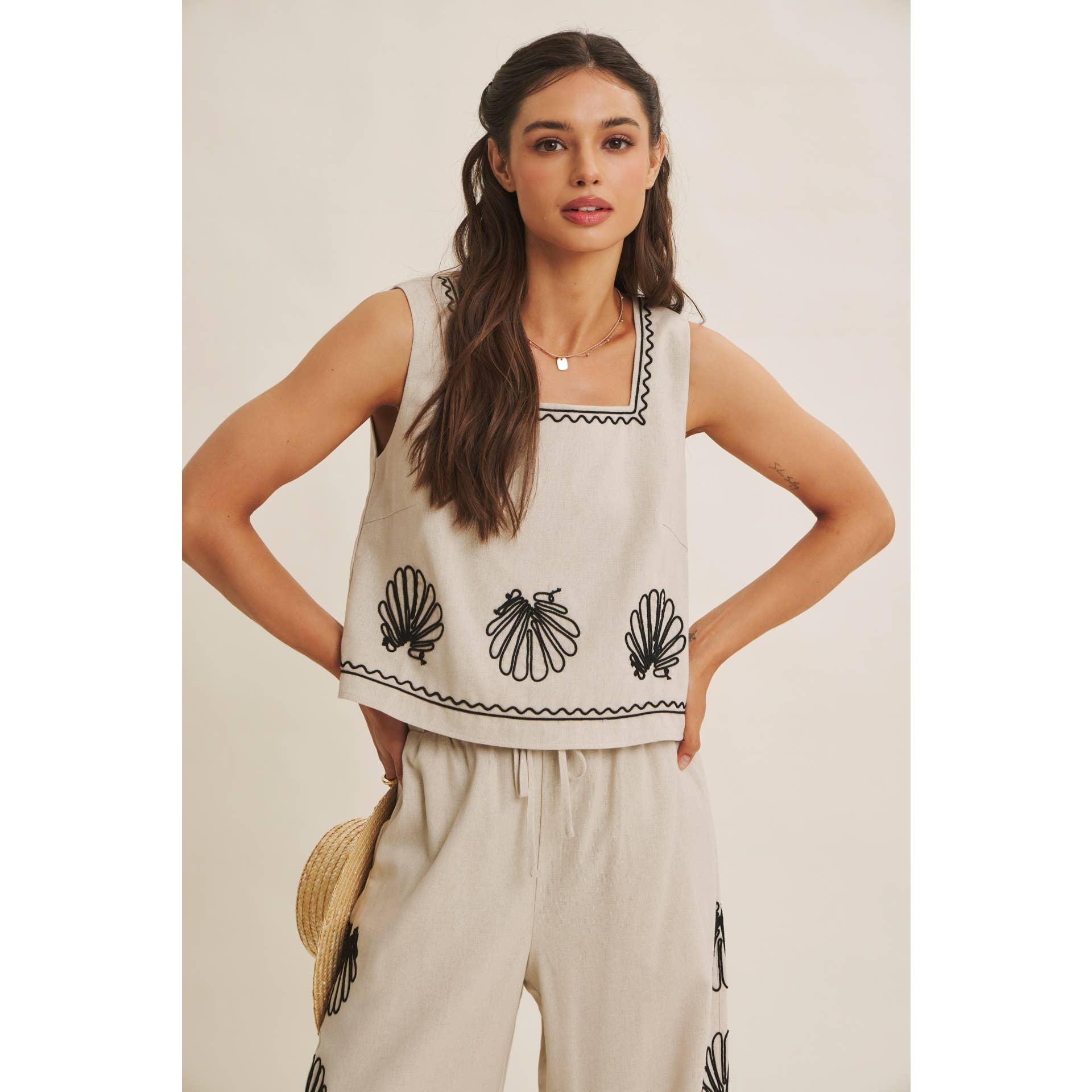 COASTAL SEASHELL EMBROIDERED SQUARE NECK TOP
