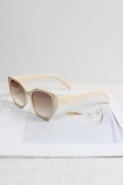 A2504KD21651 - Bold Cat Eye Oversized Sunglasses