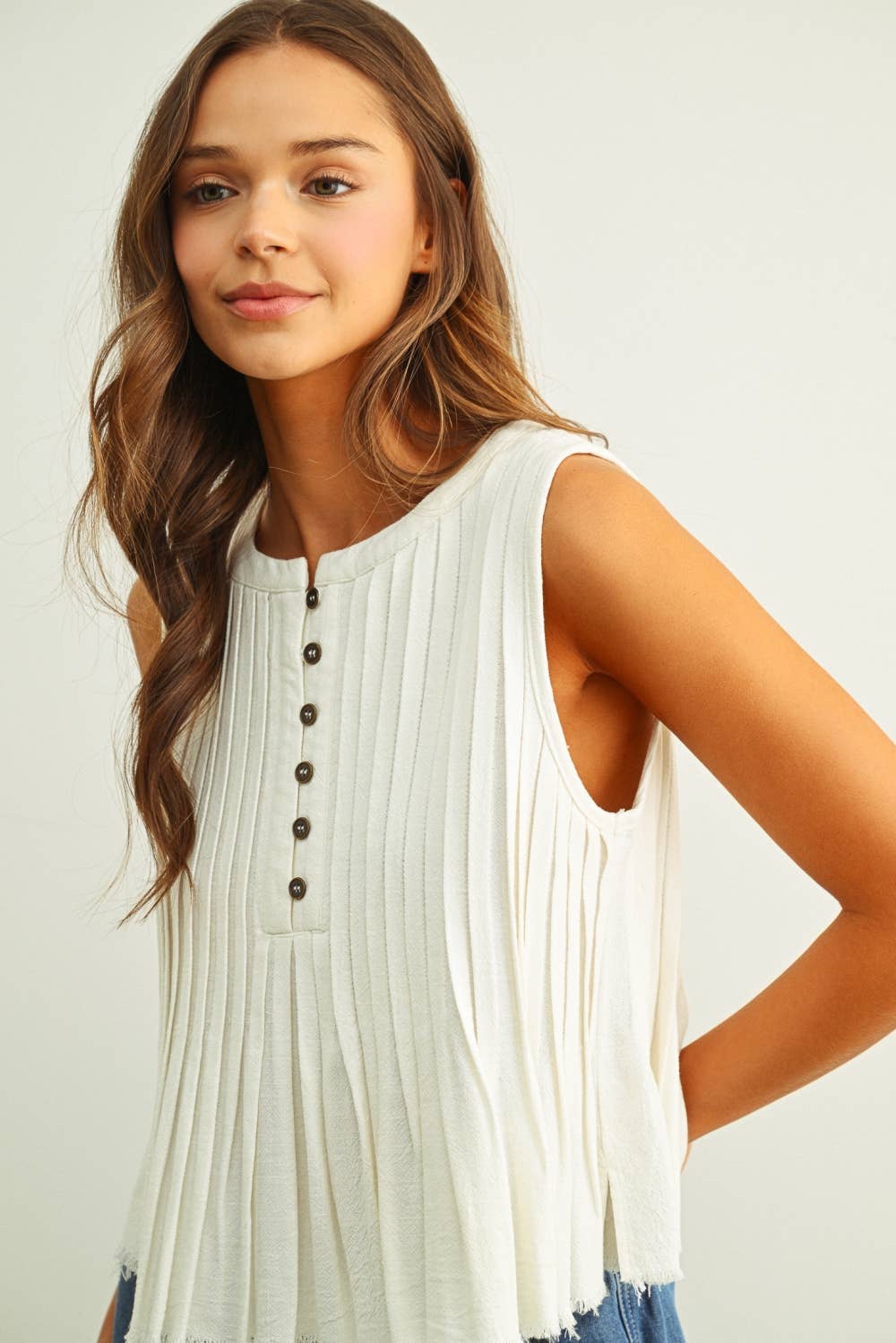 ALL PLEATED BUTTON FRONT SLEEVELESS TOP