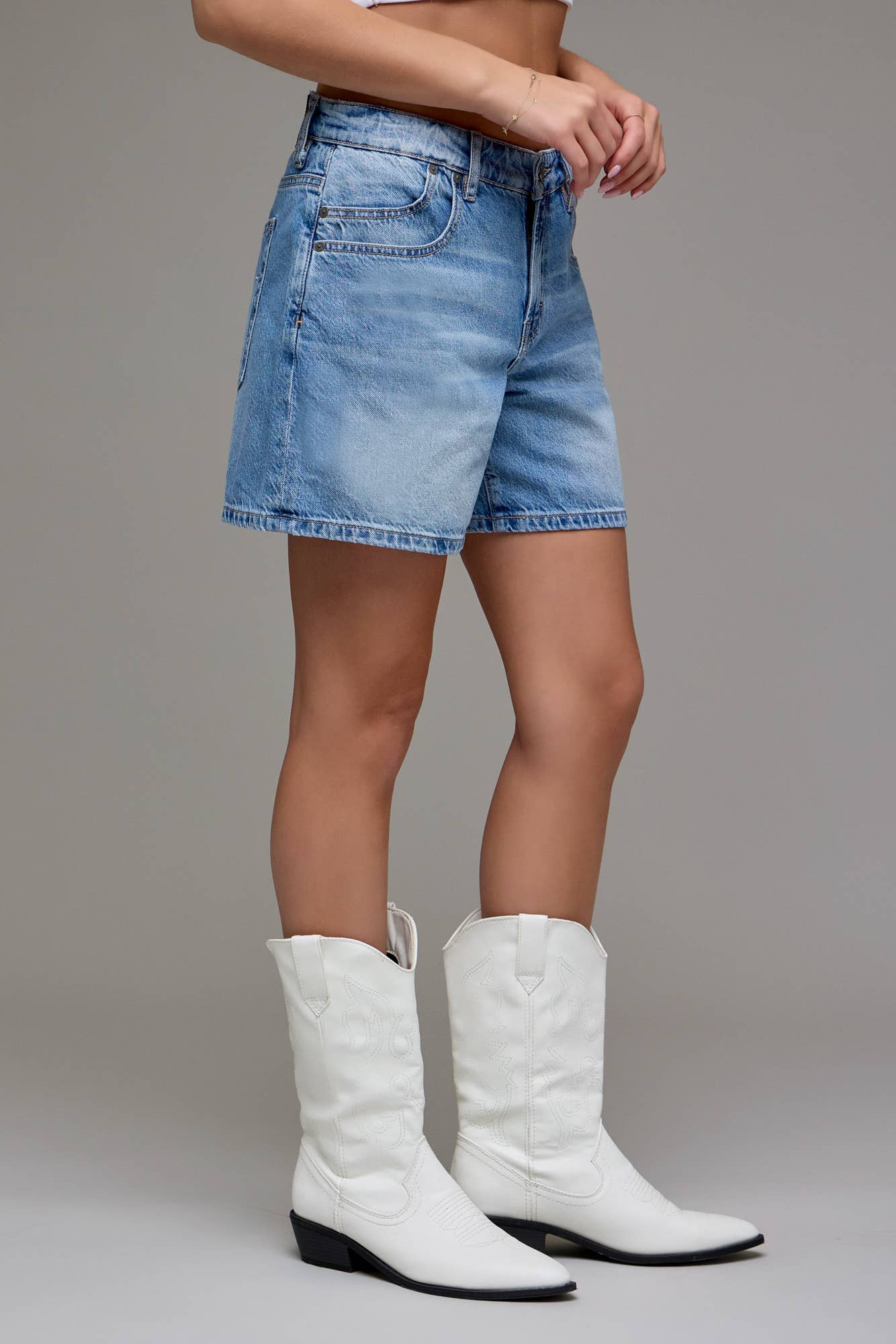Sammie Medium Wash Classic 5" Inseam Barrel Shorts