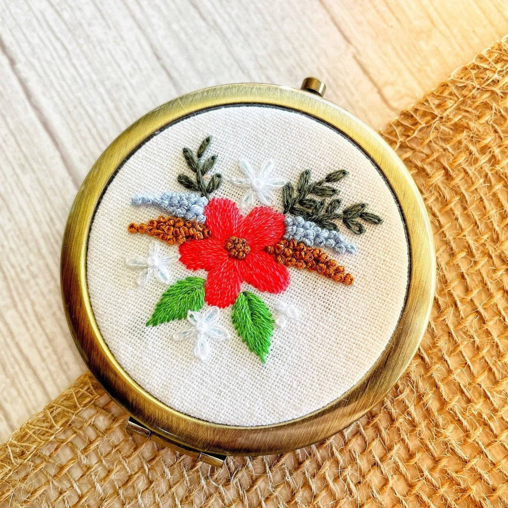 Floral Embroidered Compact Mirror, Collection Brooklyn ✅