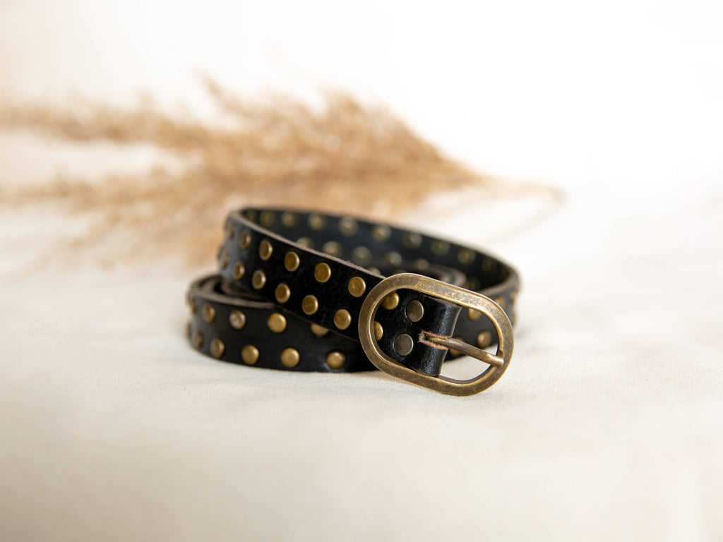 NARROW BLACK LEATHER BELT WITH STUDS