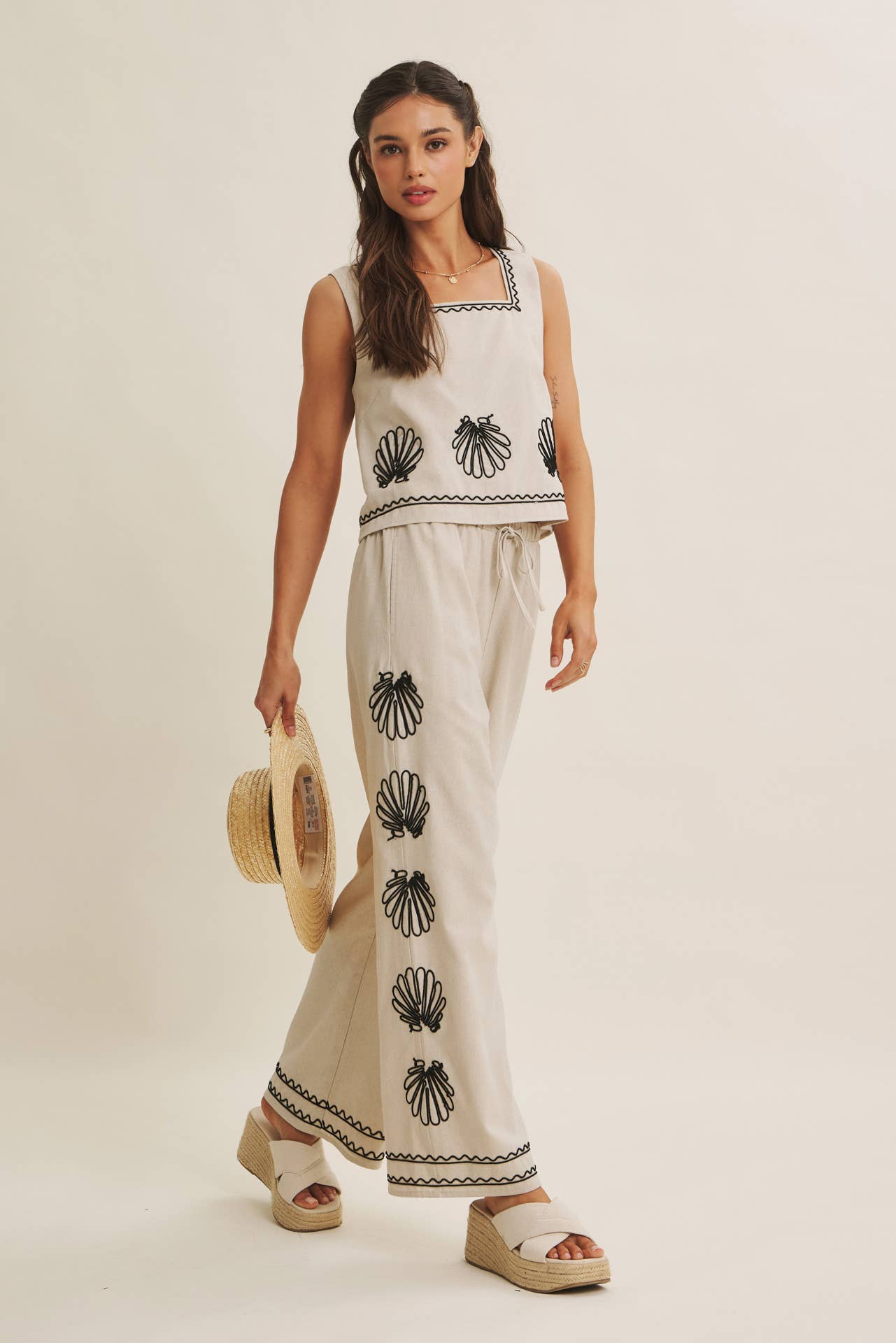 COASTAL SEASHELL EMBROIDERED SQUARE NECK TOP