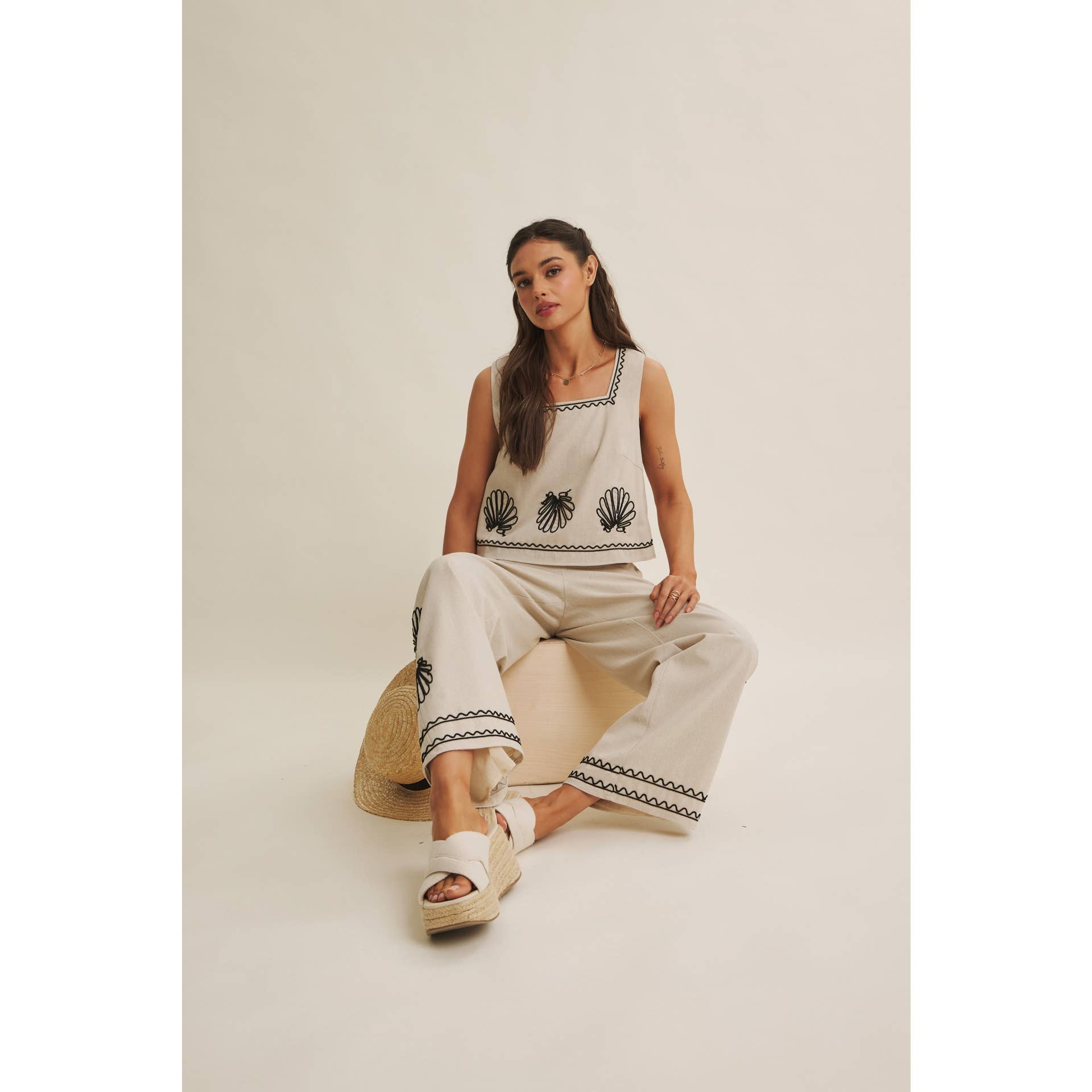 COASTAL SEASHELL EMBROIDERED SQUARE NECK TOP