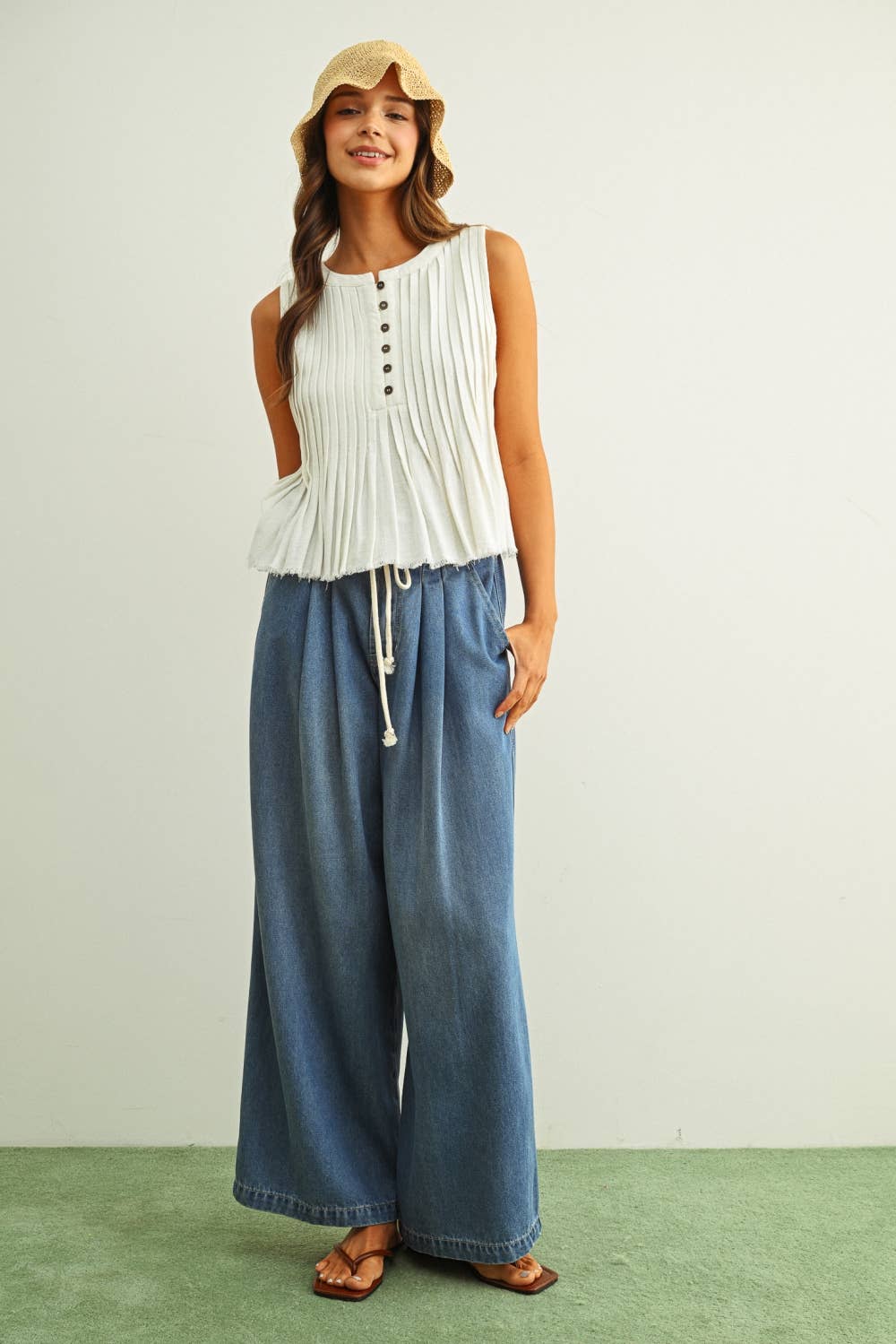 ALL PLEATED BUTTON FRONT SLEEVELESS TOP
