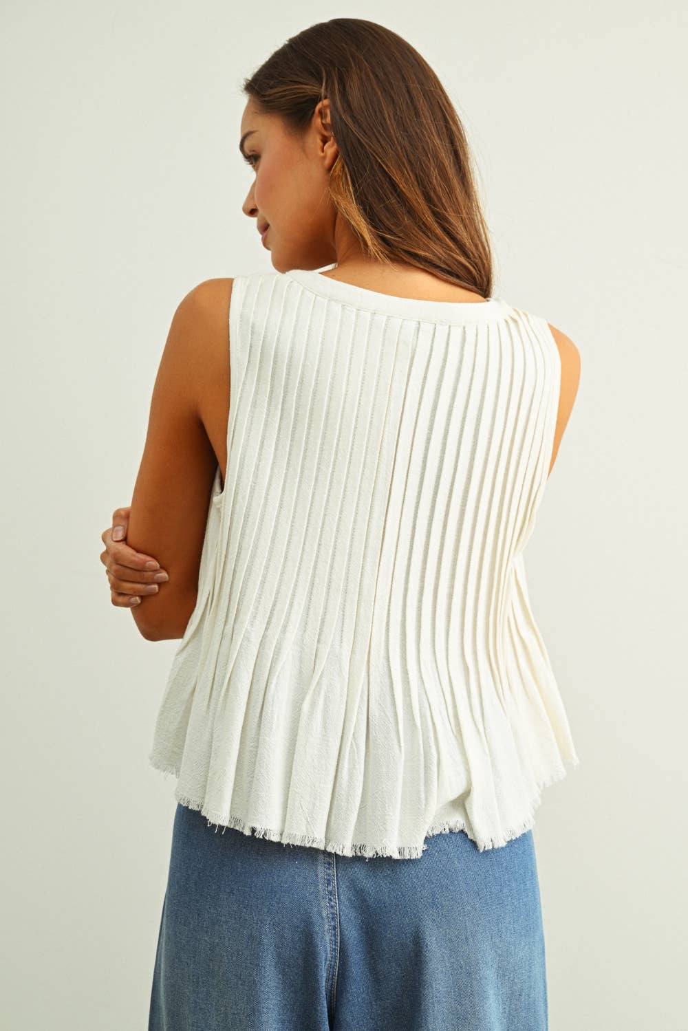 ALL PLEATED BUTTON FRONT SLEEVELESS TOP