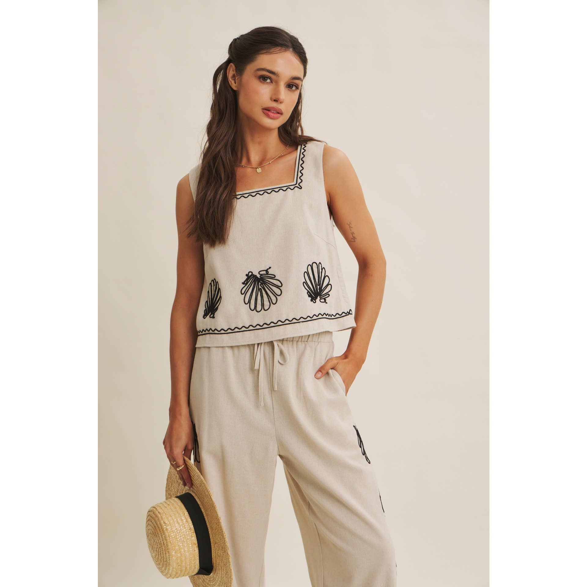 COASTAL SEASHELL EMBROIDERED SQUARE NECK TOP