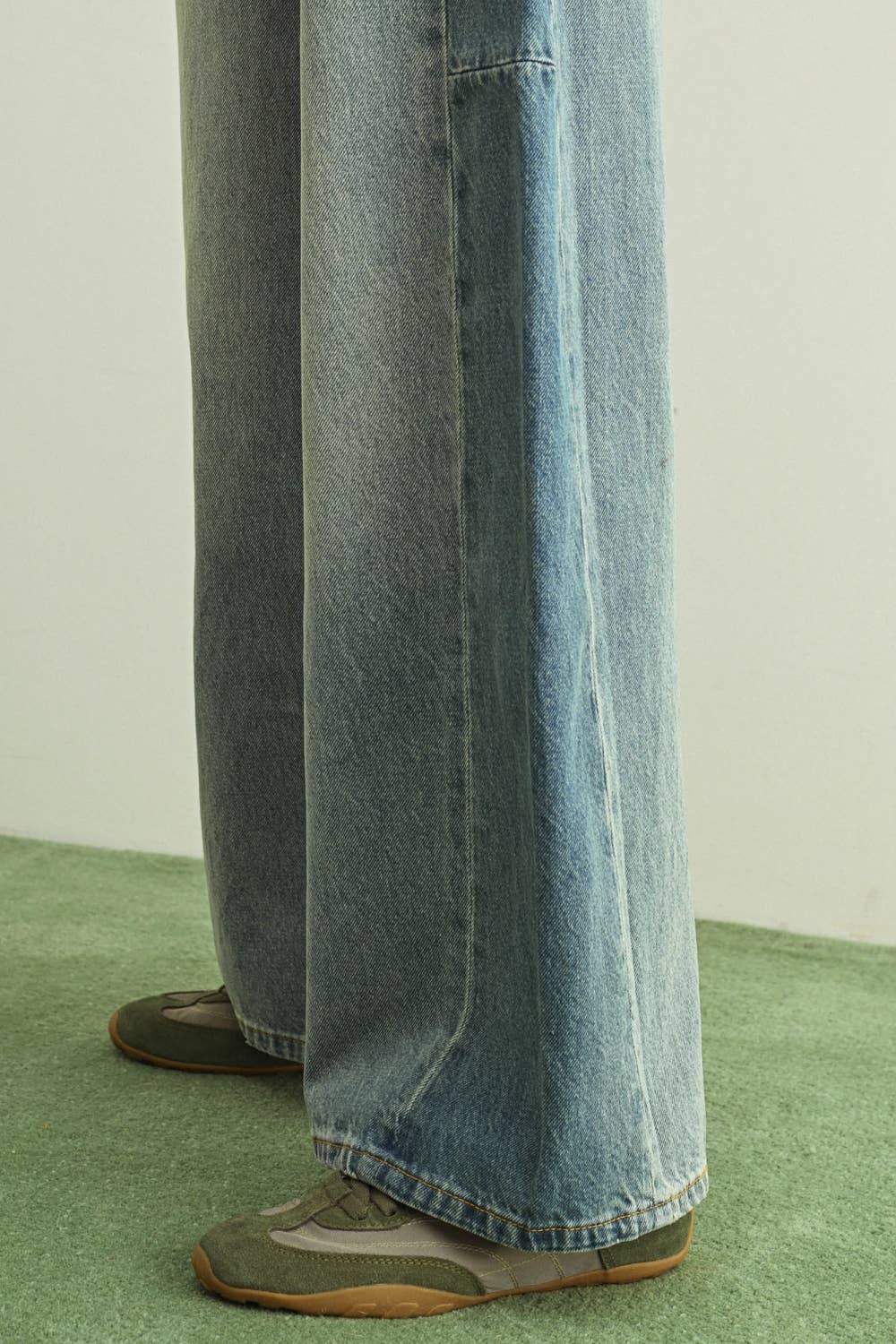 MIXED DENIM ON THE SIDE DETAIL PANTS