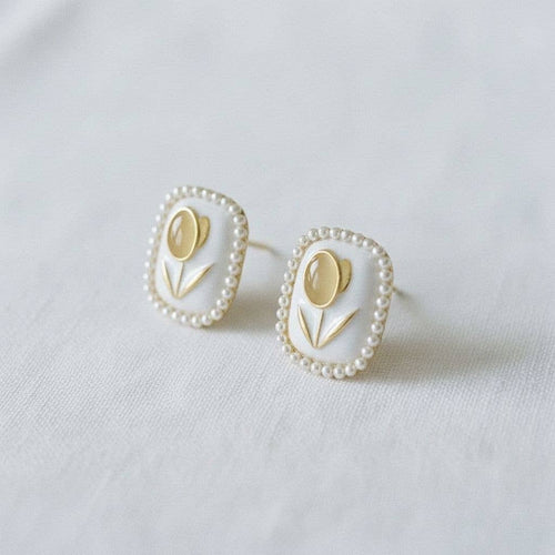 Charming Tulip Design Drop Earrings