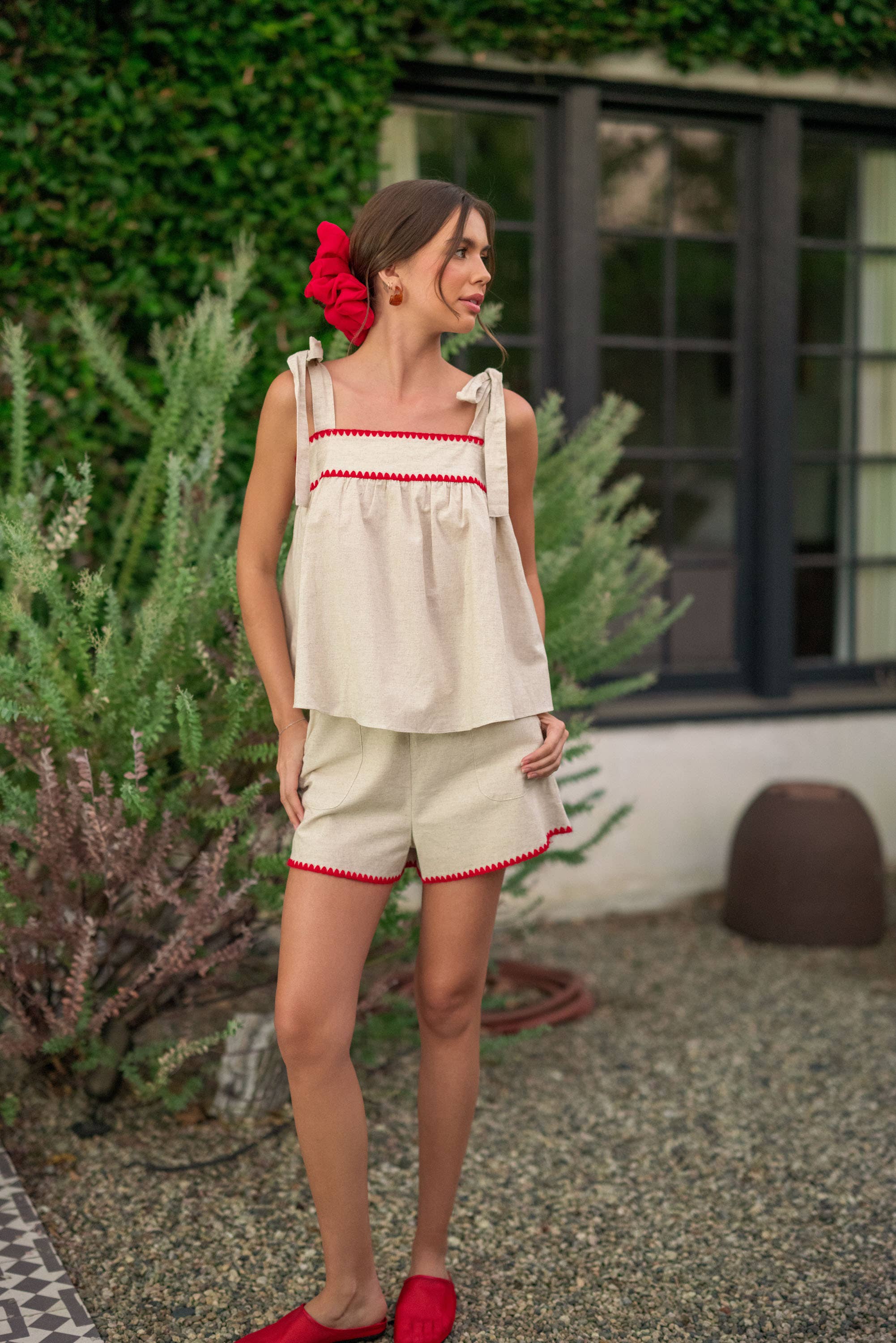 LINEN SHORTS WITH TAPE DETAIL