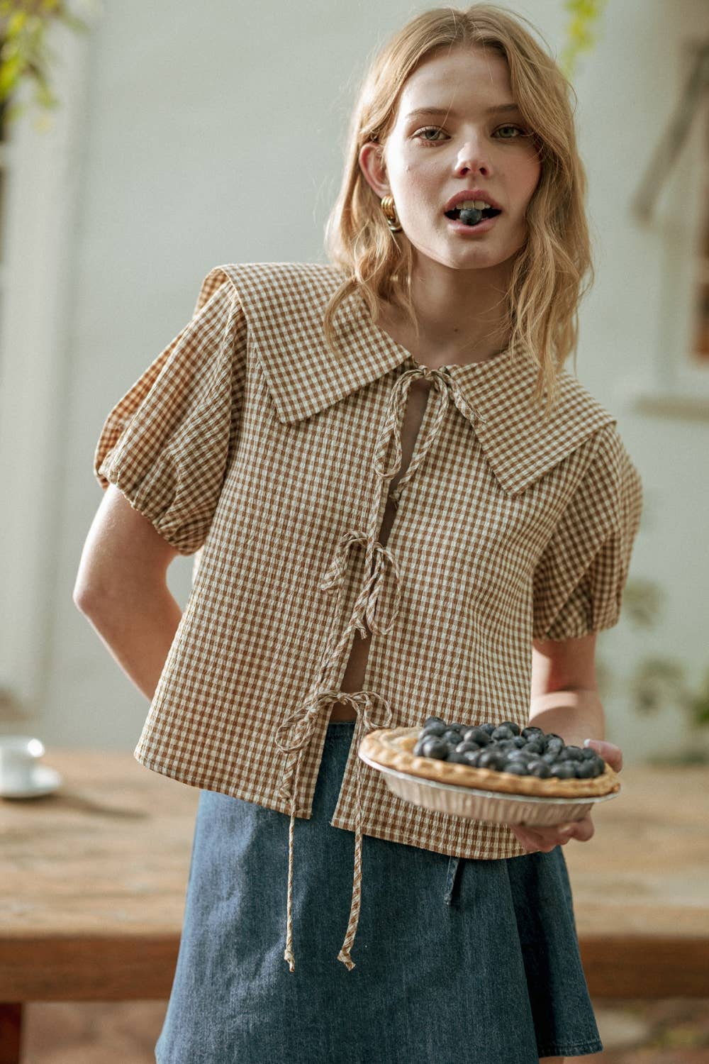 GINGHAM PATTERN SSLV WITH TIE IN FRONT TOP