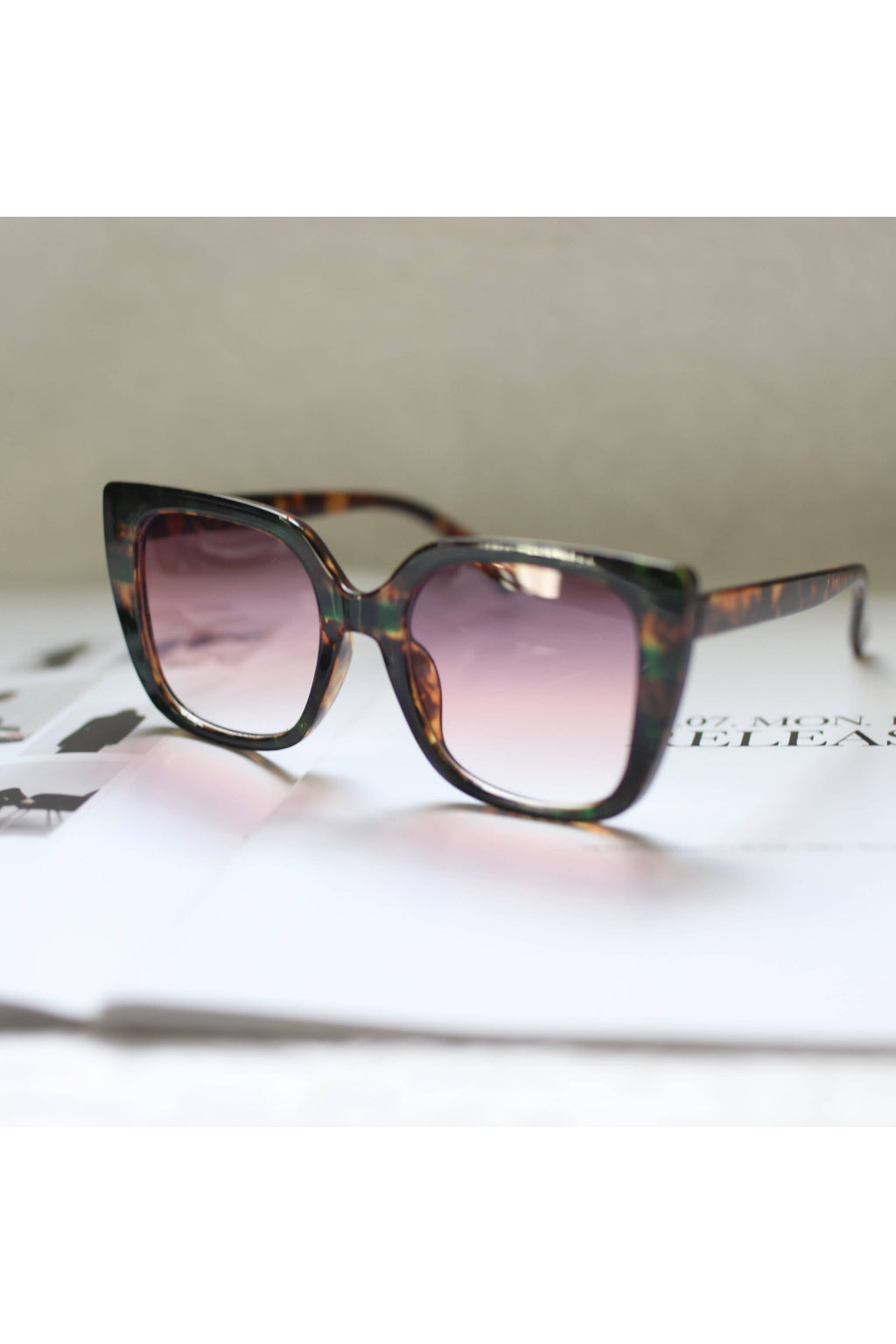 OVERSIZE WINGED DESIGN SUNGLASSES - A2311LKM64976