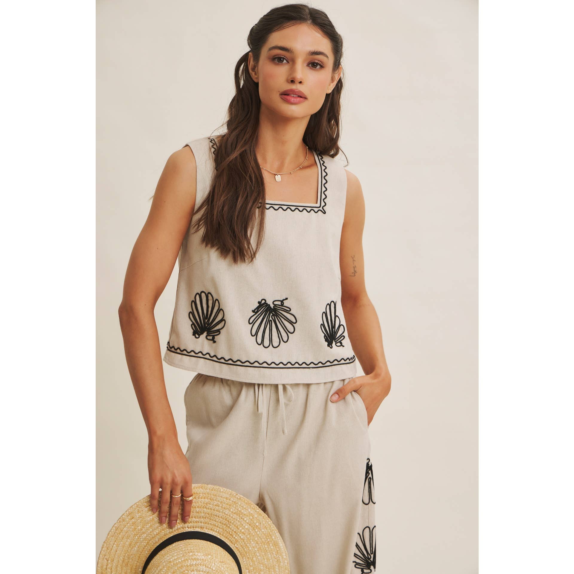 COASTAL SEASHELL EMBROIDERED SQUARE NECK TOP