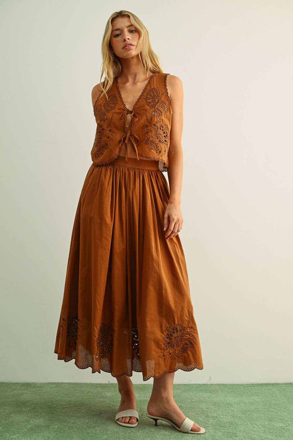 EMBROIDERY BOTTOM LONG FULL SKIRT