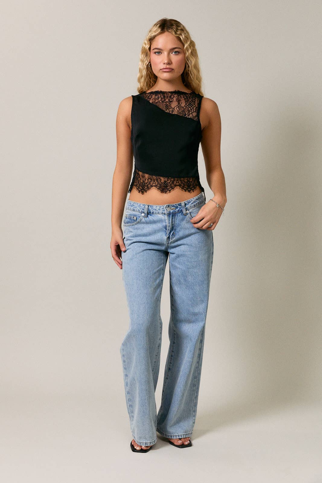 LACE DETAIL SLEEVELESS TOP