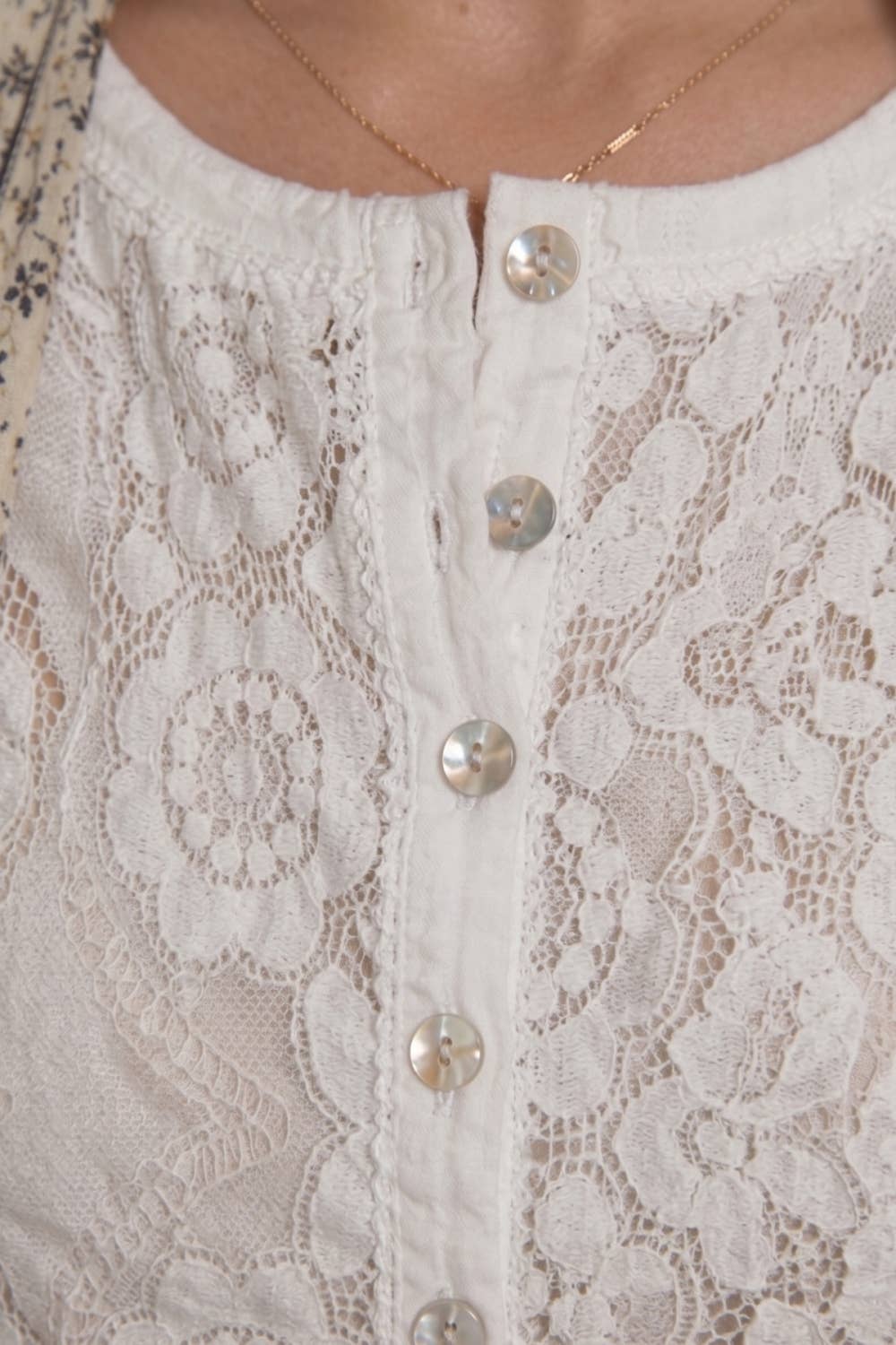 LACE BUTTON FRONT SLEEVELESS TOP