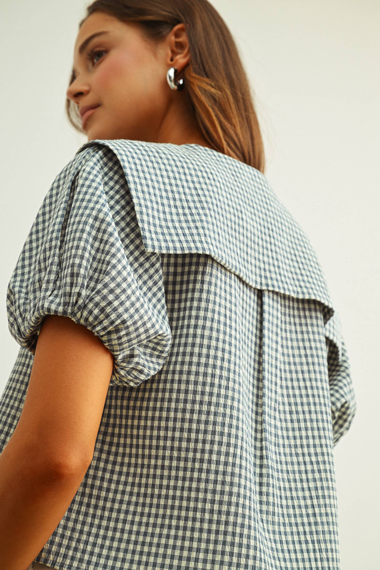 GINGHAM PATTERN SSLV WITH TIE IN FRONT TOP