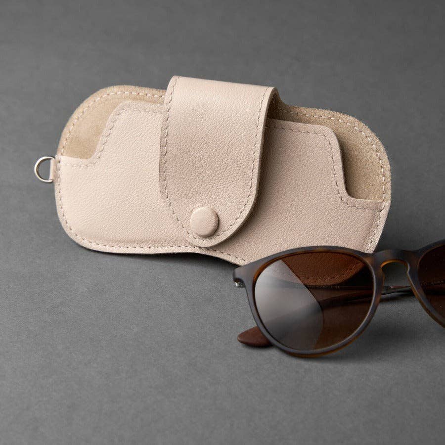 Classic Leather Neck Hanging Glasses Case DP25B934