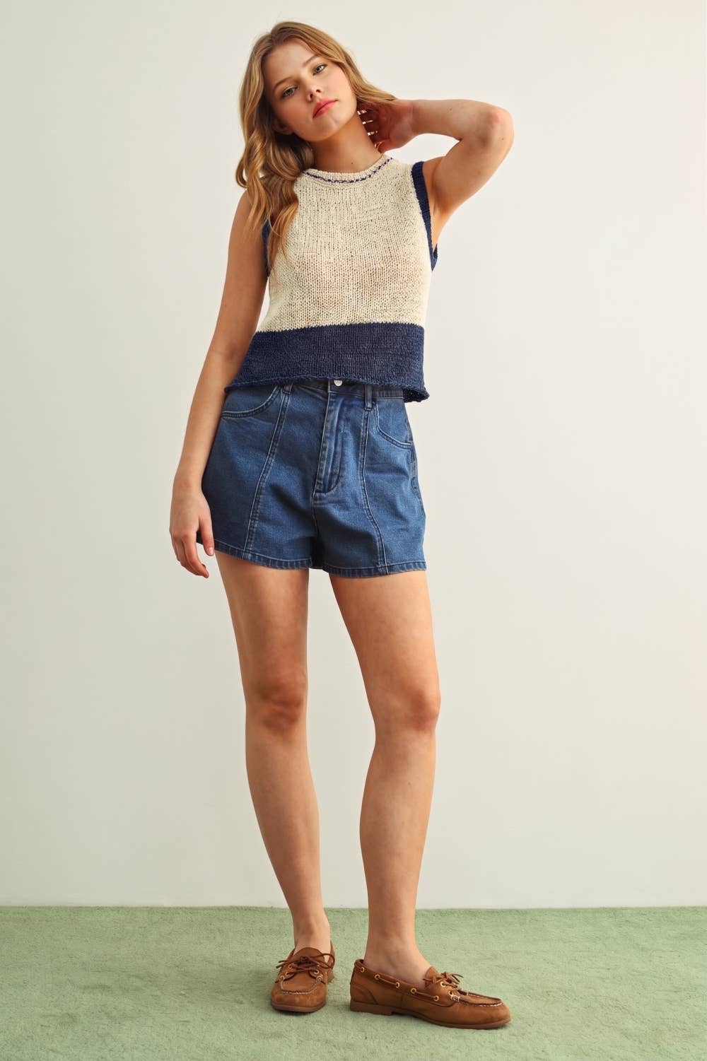 COLOR BLOCKED SLEEVELESS KNITTED TOP