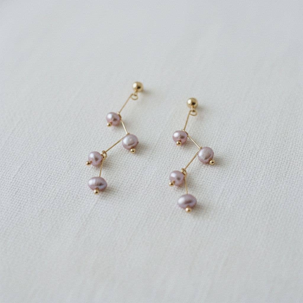 Folded Line Freshwater Pearl Stud Earrings