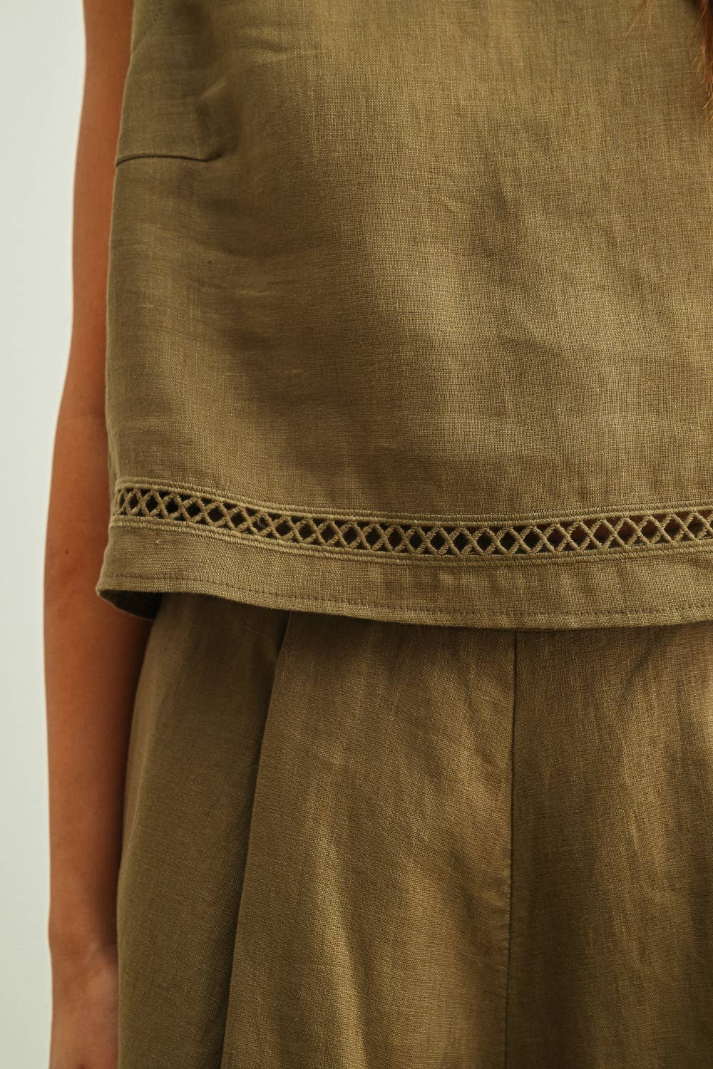 SLEEVELESS LINEN WITH STITCH TRIMMED CROP TOP