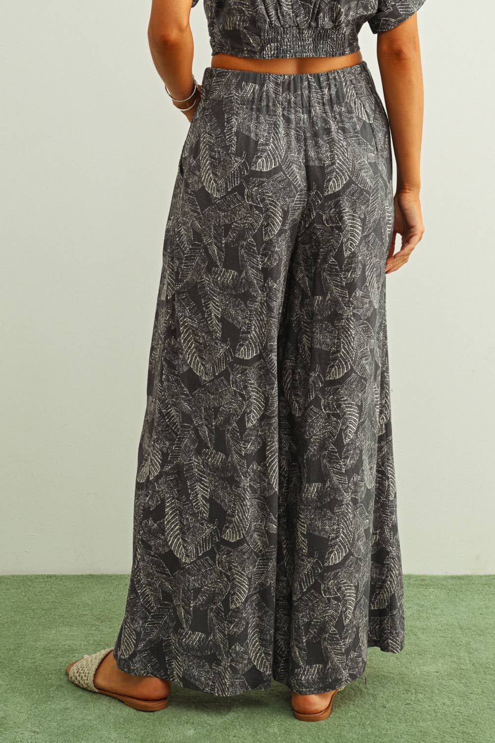 LEAF PRINT FADED EFFECT PANTS