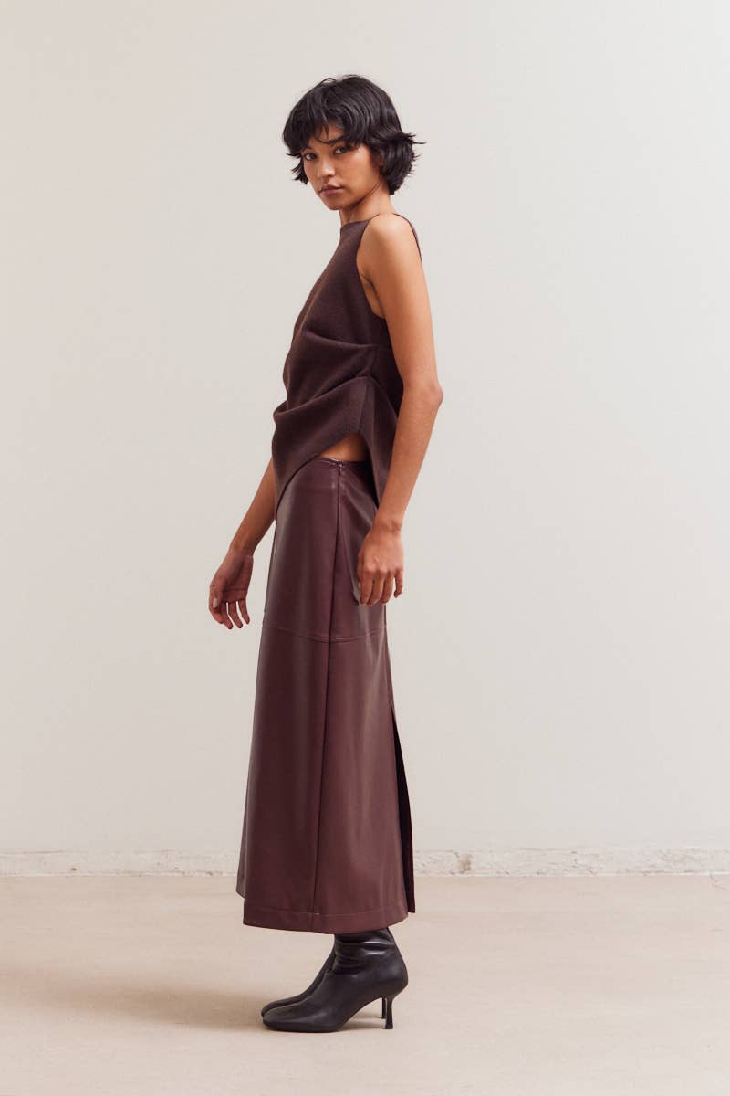 UNBALANCED SIDE SHIRRING SLEEVELESS KNIT TOP