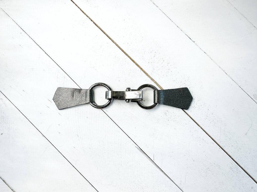 Gunmetal Buckle & Silver-Gray Leather Cinch Clip for Clothes