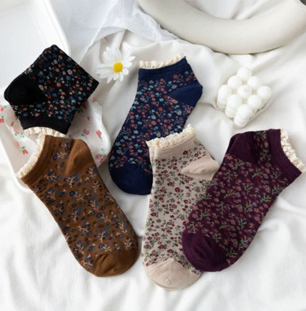 Vintage Floral Lace Socks (JINTAGE) (Copy)