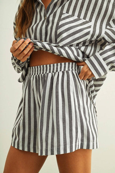 STRIPED ELASTIC BAND WAIST SHORTS