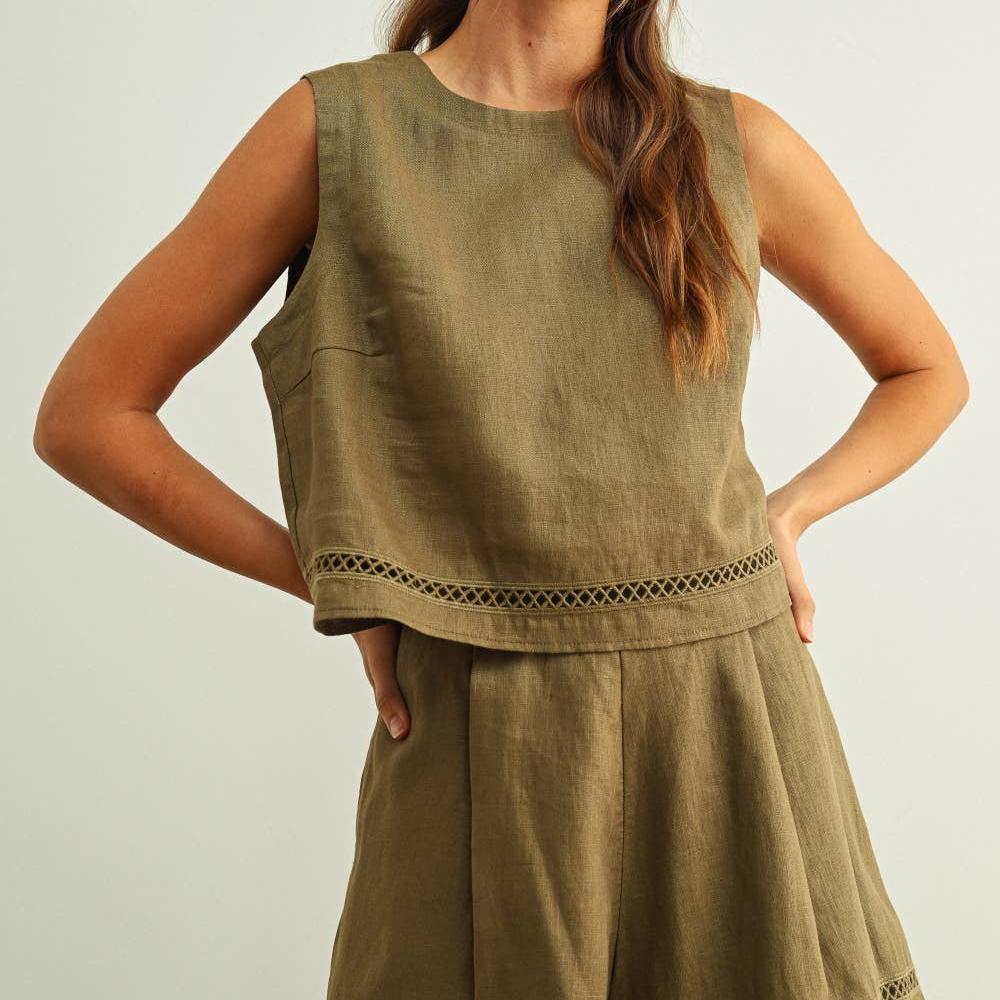 SLEEVELESS LINEN WITH STITCH TRIMMED CROP TOP