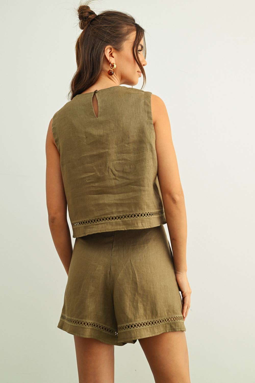 STITCH TRIMMED LINEN SHORTS
