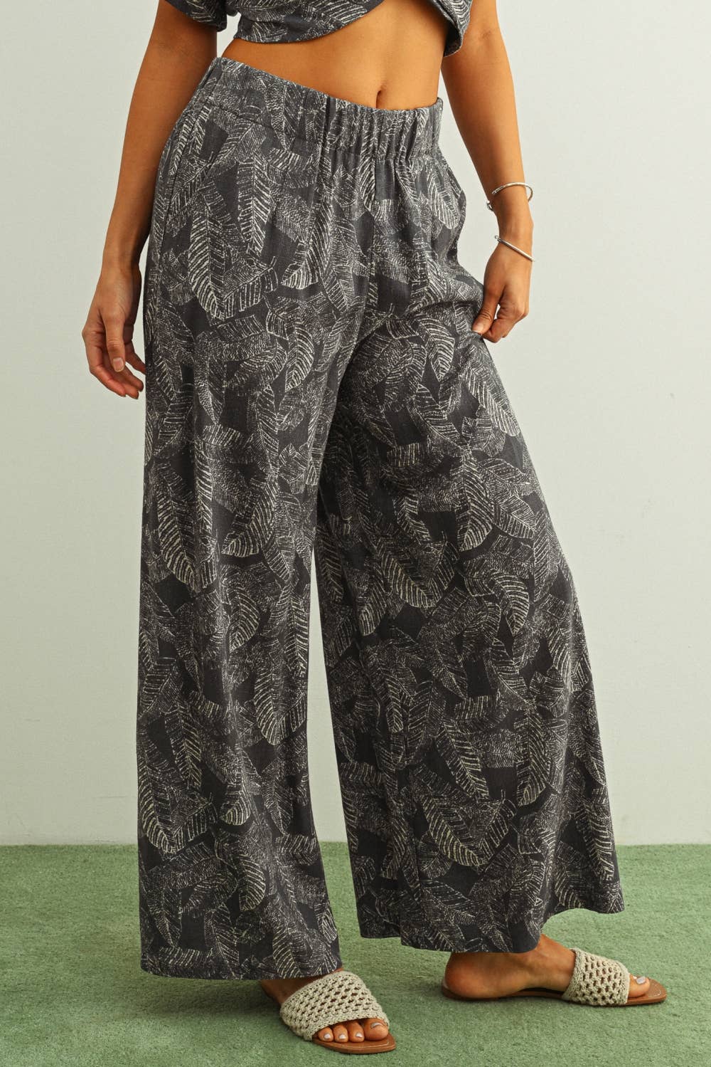 LEAF PRINT FADED EFFECT PANTS