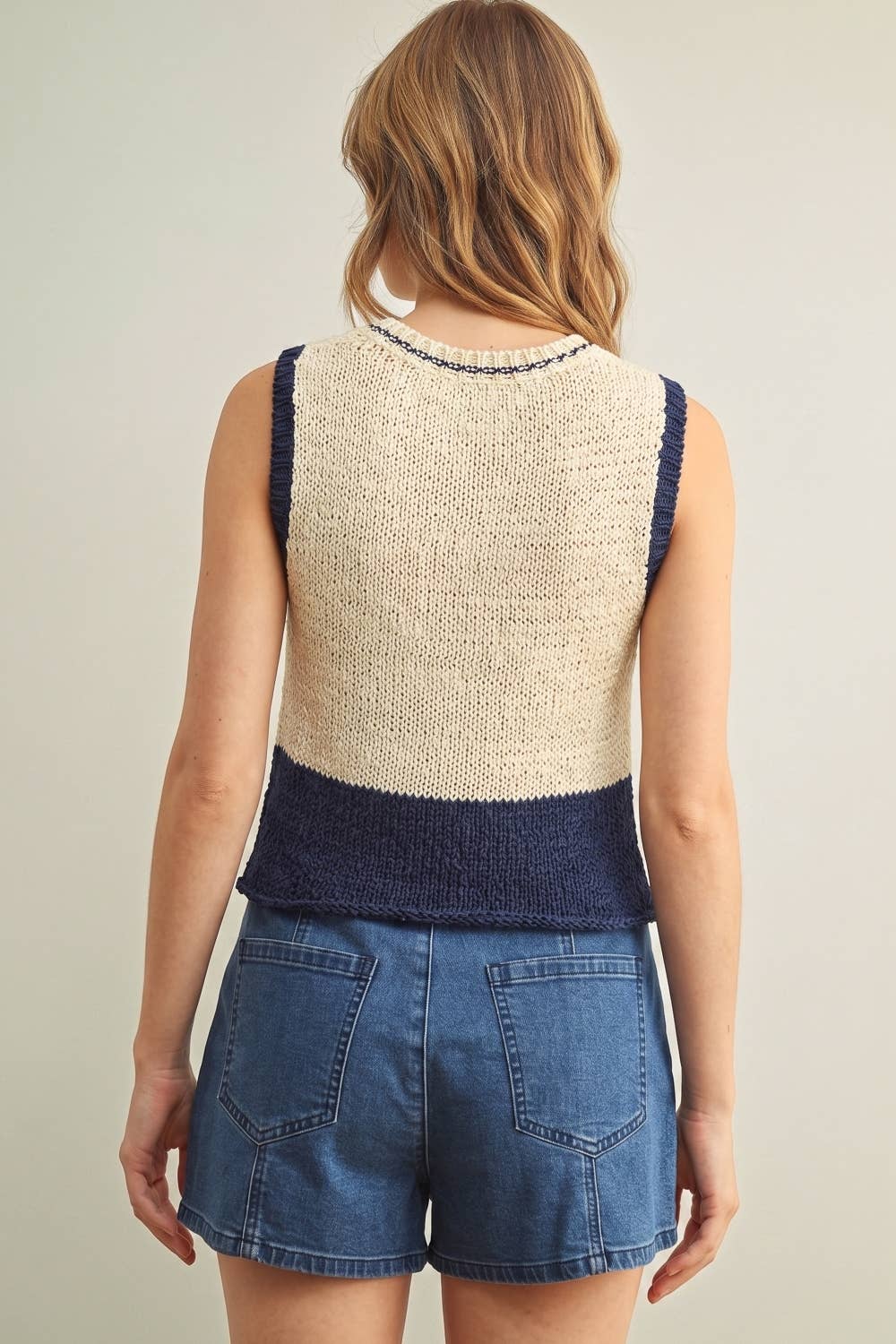 COLOR BLOCKED SLEEVELESS KNITTED TOP
