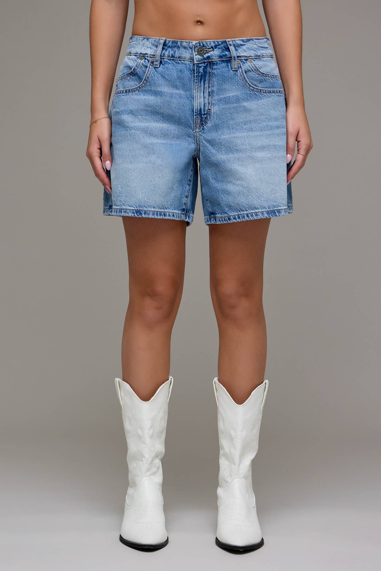 Sammie Medium Wash Classic 5" Inseam Barrel Shorts