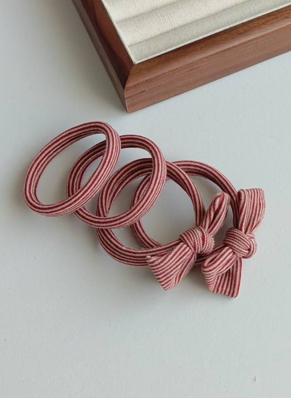 Red Striped Bow Seamless Hair Ties (Set of 4)