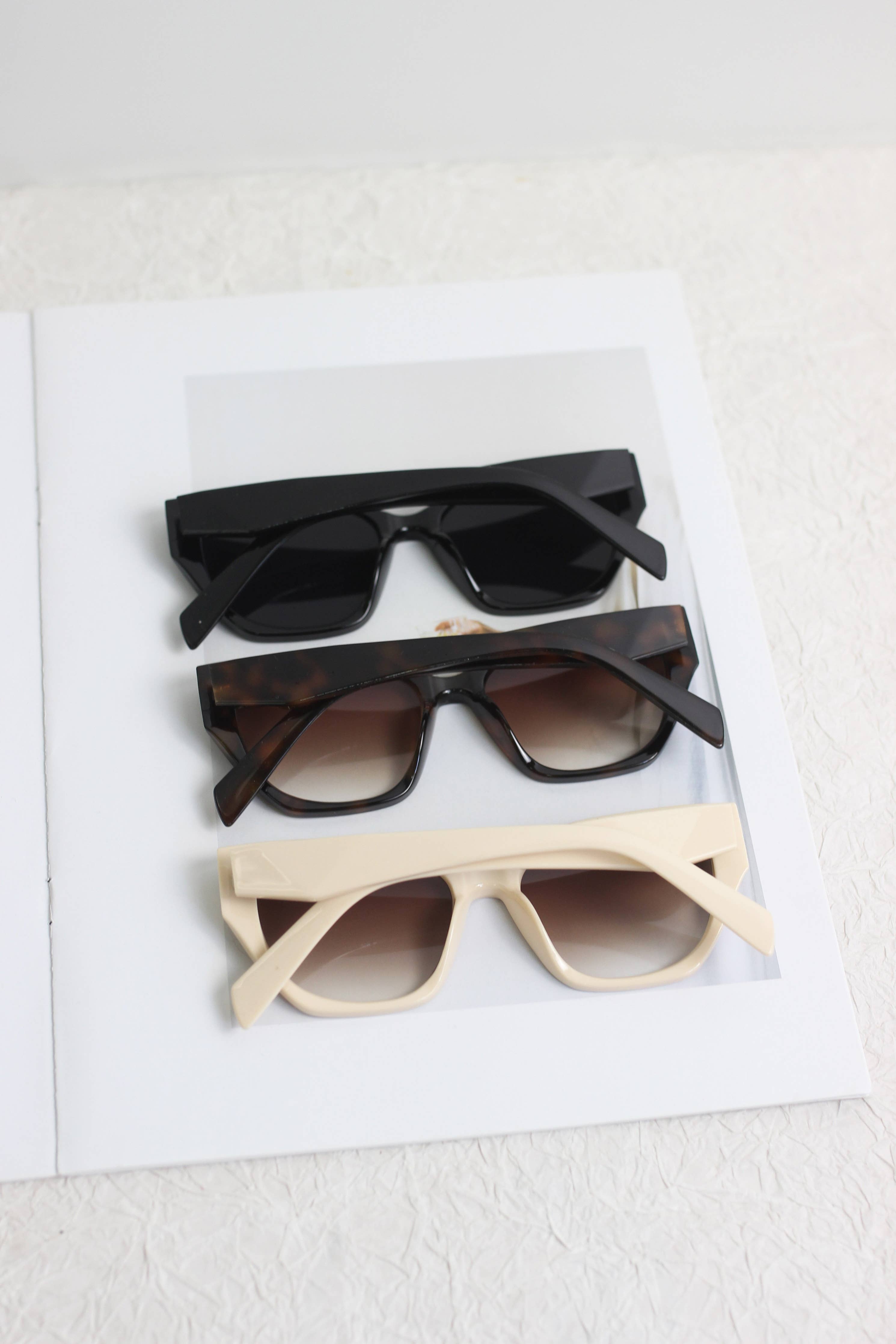 A2504KD21651 - Bold Cat Eye Oversized Sunglasses
