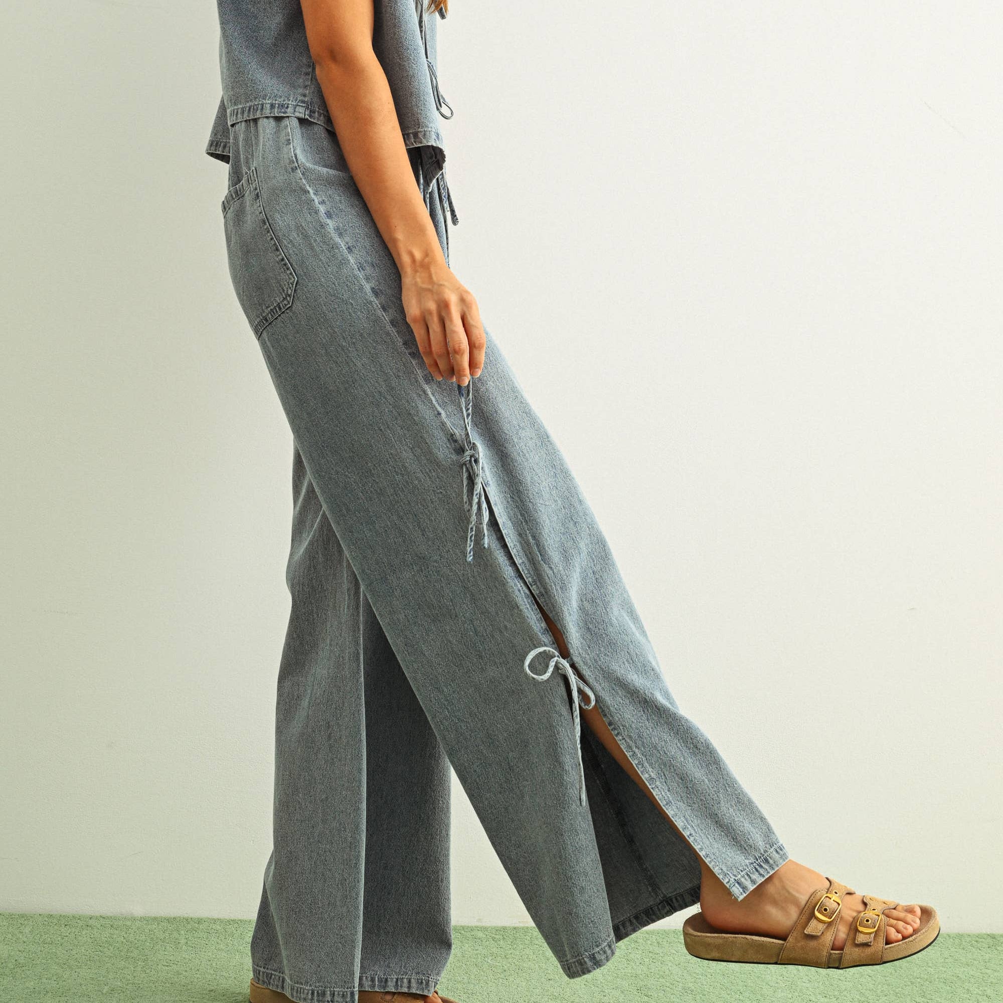 DENIM TIED ON THE SIDE PANTS