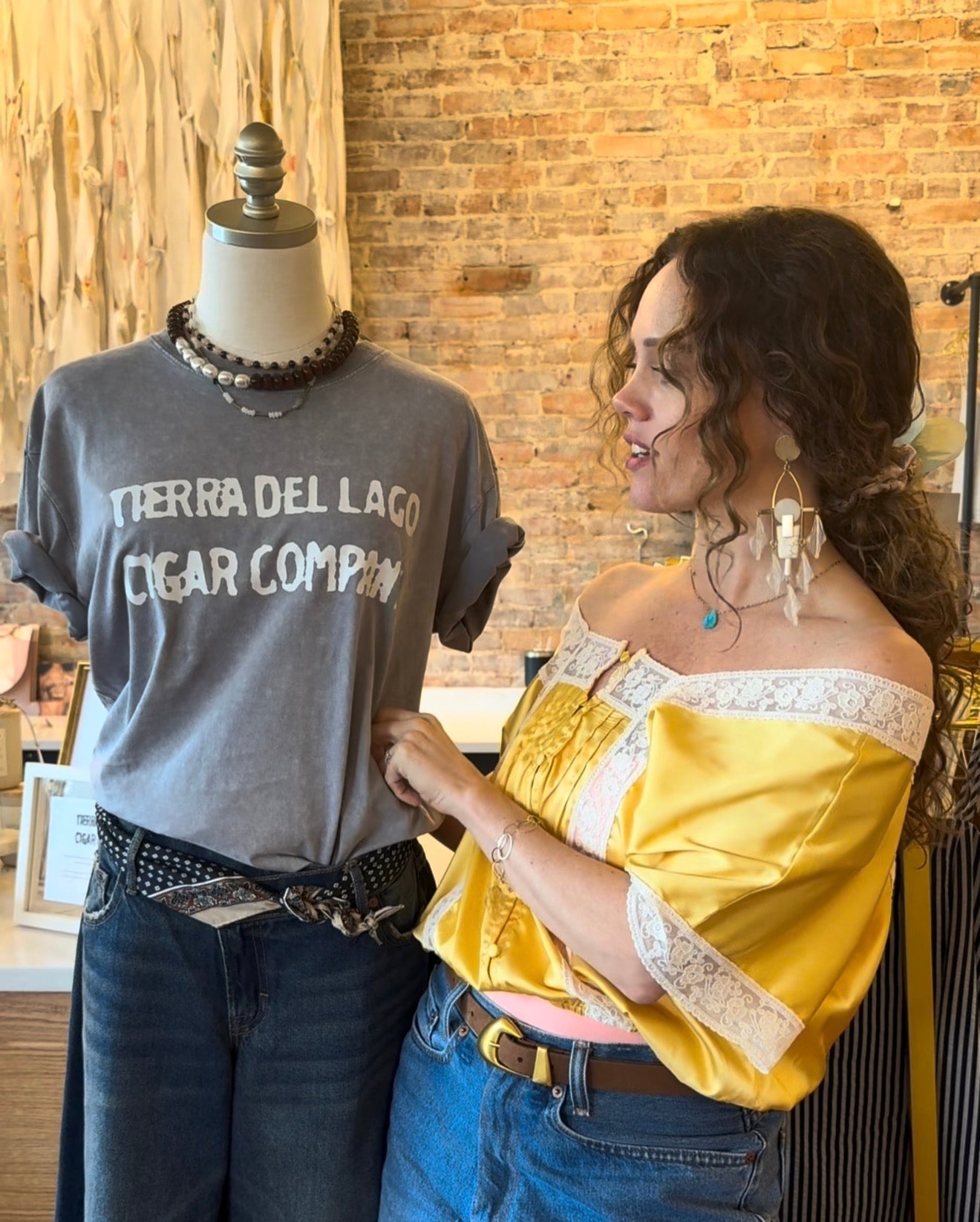 Tierra Del Lago Cigar Company Tee