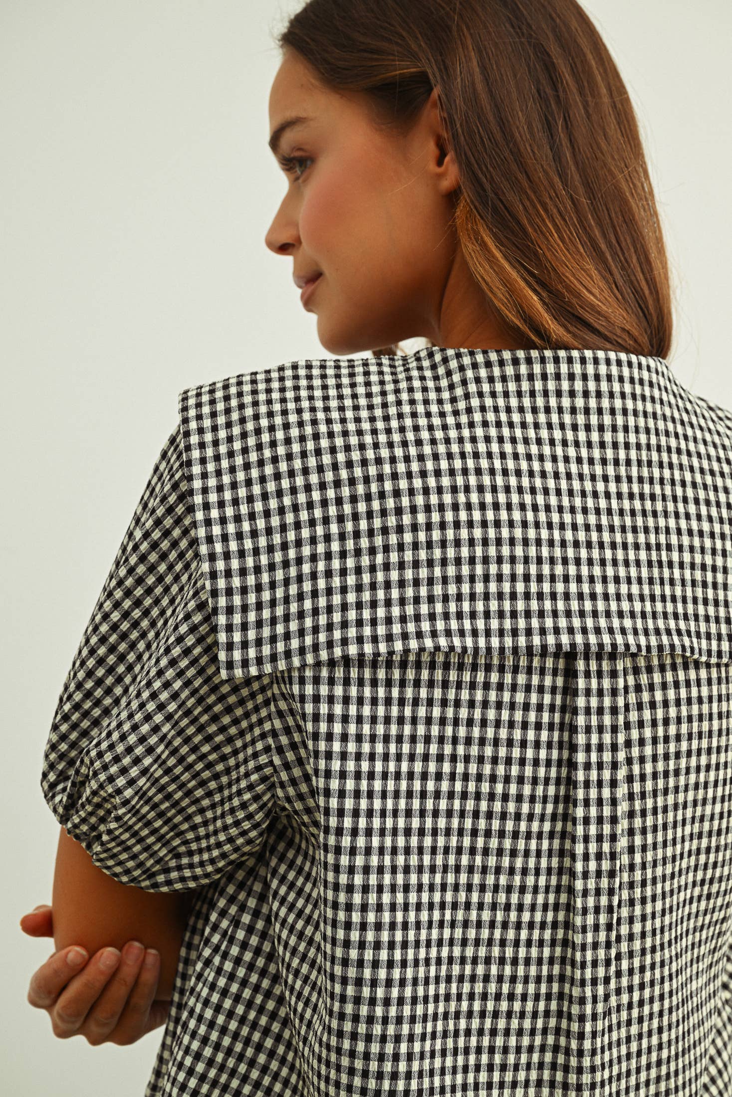 GINGHAM PATTERN SSLV WITH TIE IN FRONT TOP