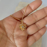 Cute Little Daisy Flower Charm necklace 18k Gold Filled chai