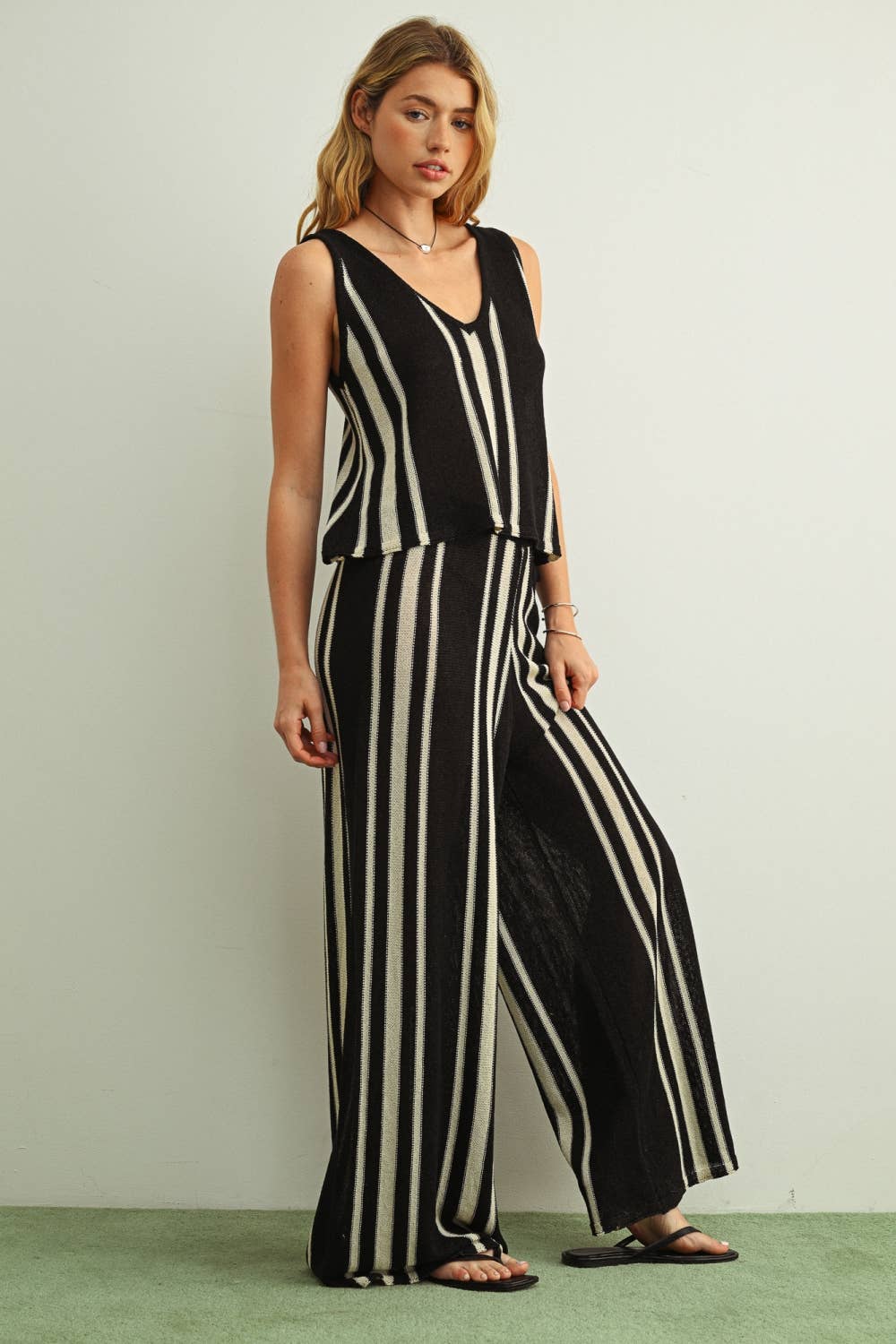 BLACK RANDOM STRIPE KNITTED PANTS