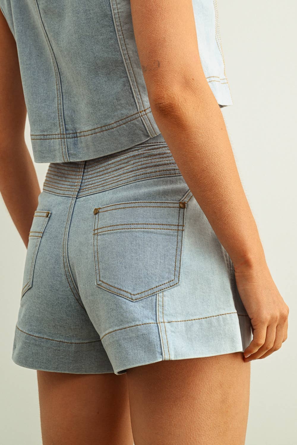 DENIM COLOR BLOCKED SHORTS