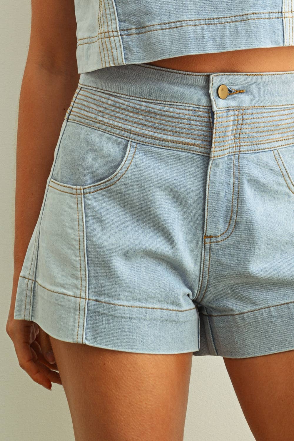 DENIM COLOR BLOCKED SHORTS