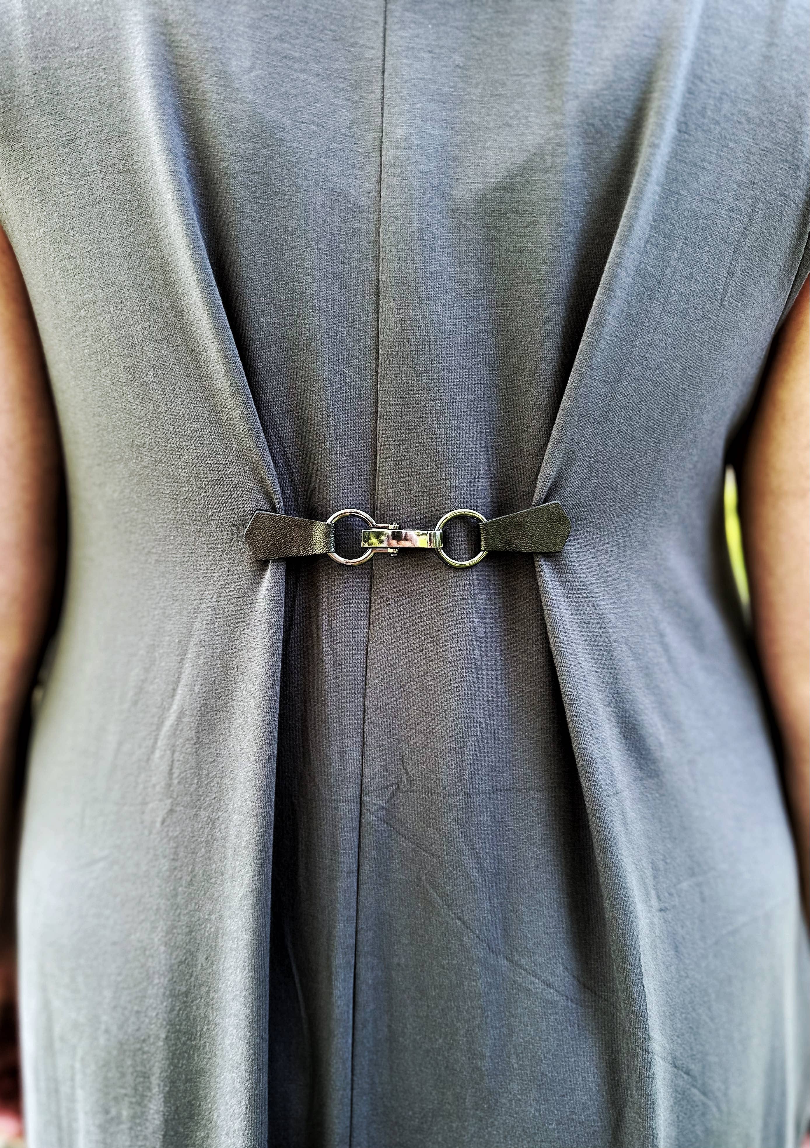 Gunmetal Buckle & Silver-Gray Leather Cinch Clip for Clothes