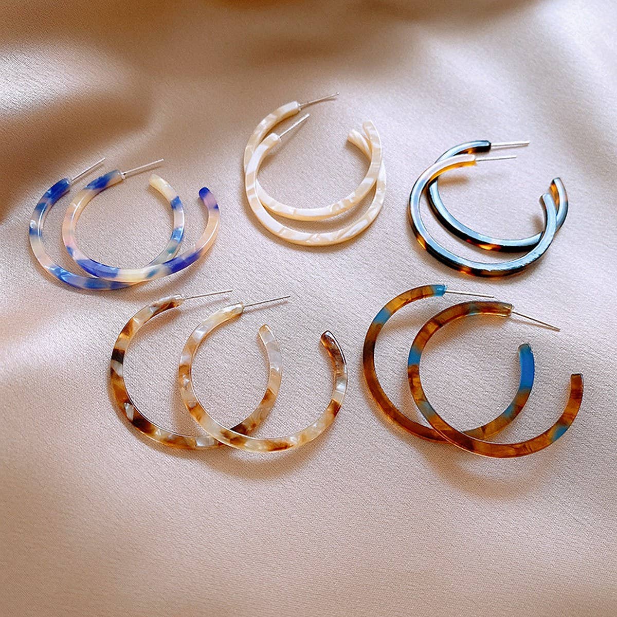 Acrylic Tortoise Hoop Earrings for Women Style_CWAJE2459
