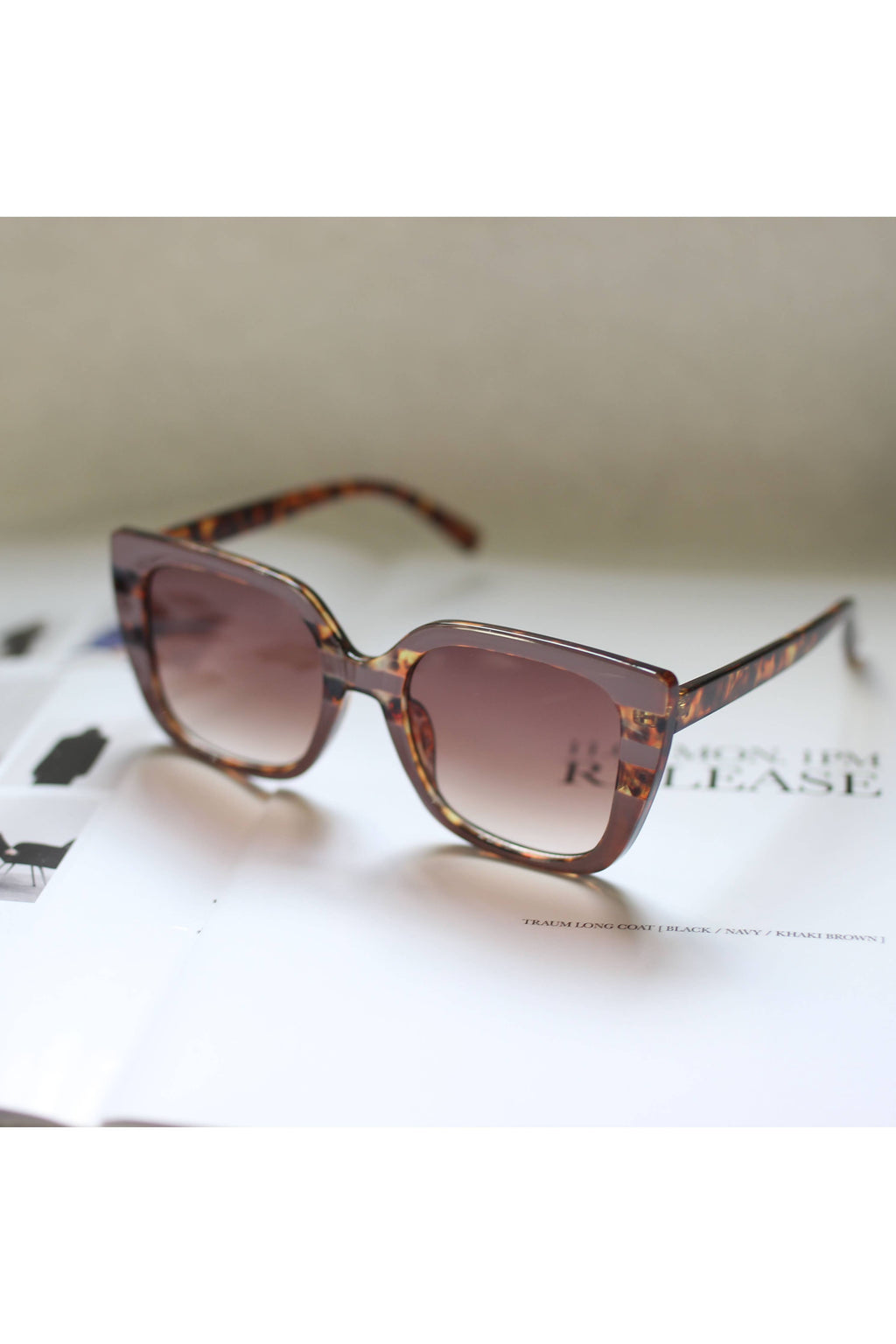 OVERSIZE WINGED DESIGN SUNGLASSES - A2311LKM64976