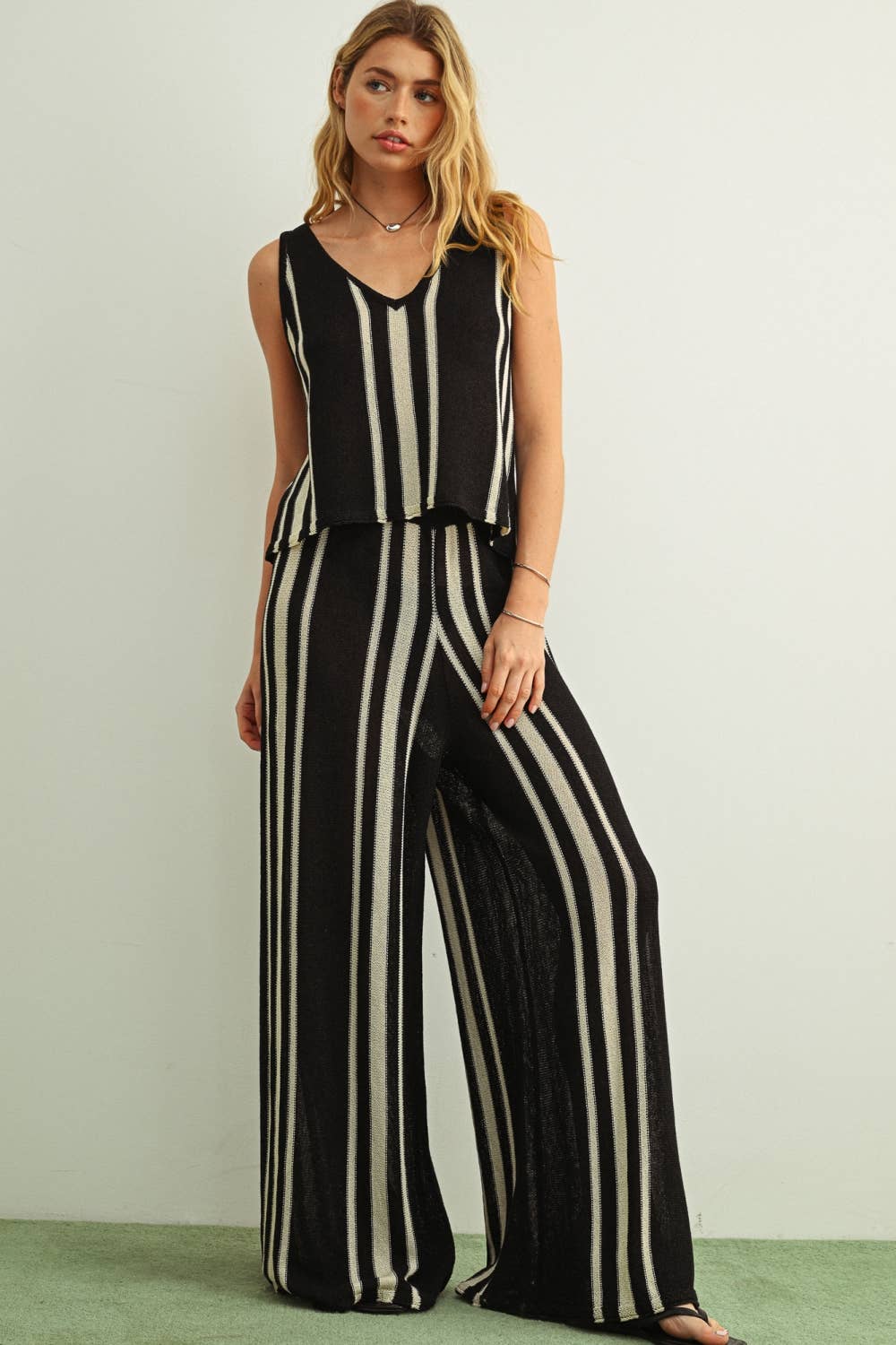 BLACK RANDOM STRIPE KNITTED PANTS