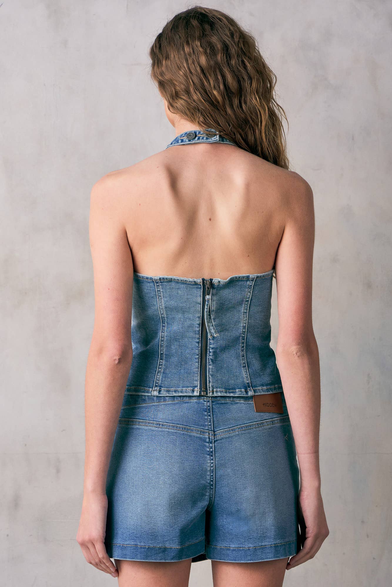STRETCH LACE UP HALTER TOP